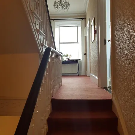 Fitzgeralds Bar And Bed & Breakfast *